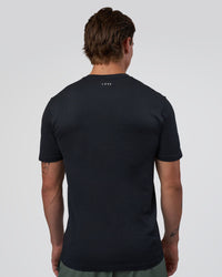 Man wearing AeroFLX+ Seamless Set In Tee - Black Marl | Model:Konnor | Size:M