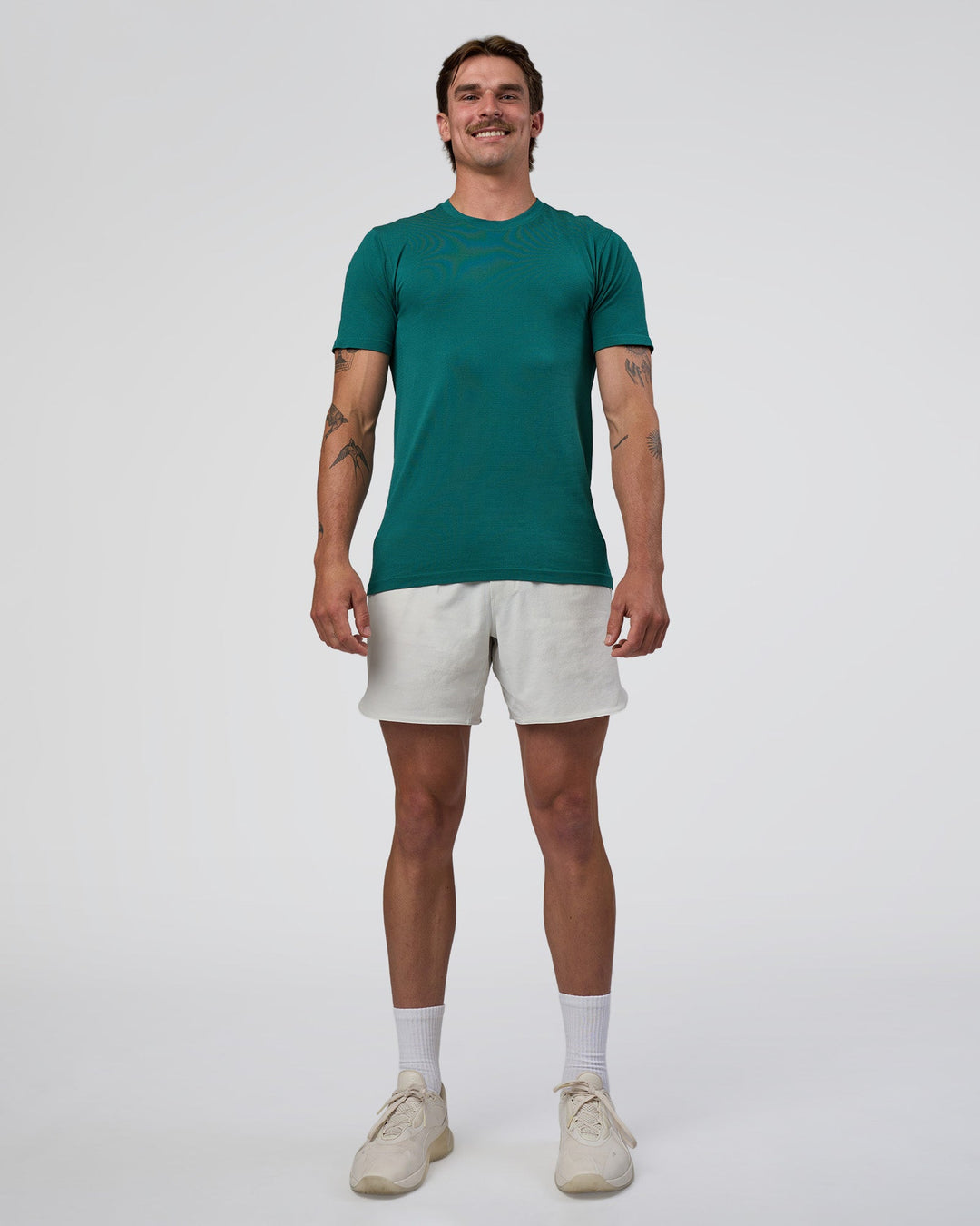 Man wearing AeroFLX+ Seamless Set In Tee - Teal/Teal | Model:Konnor | Size:M - view 3