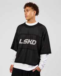Man wearing AirCore Jersey - Black-Black | Model:Leandro | Size:M
