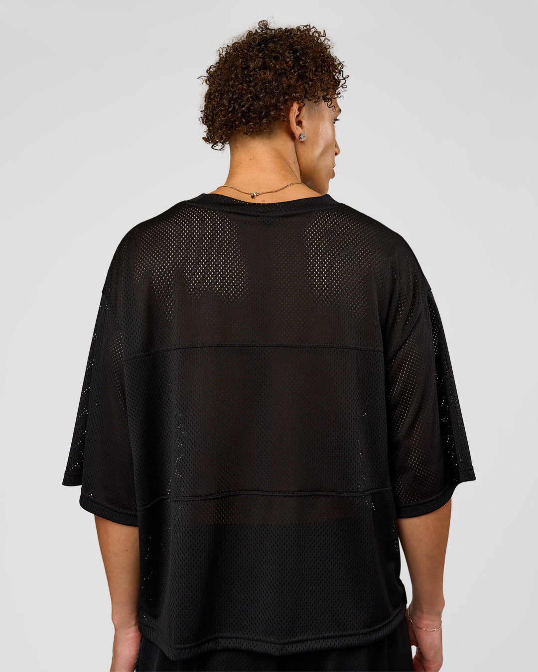 Man wearing AirCore Jersey - Black-Black | Model:Leandro | Size:M