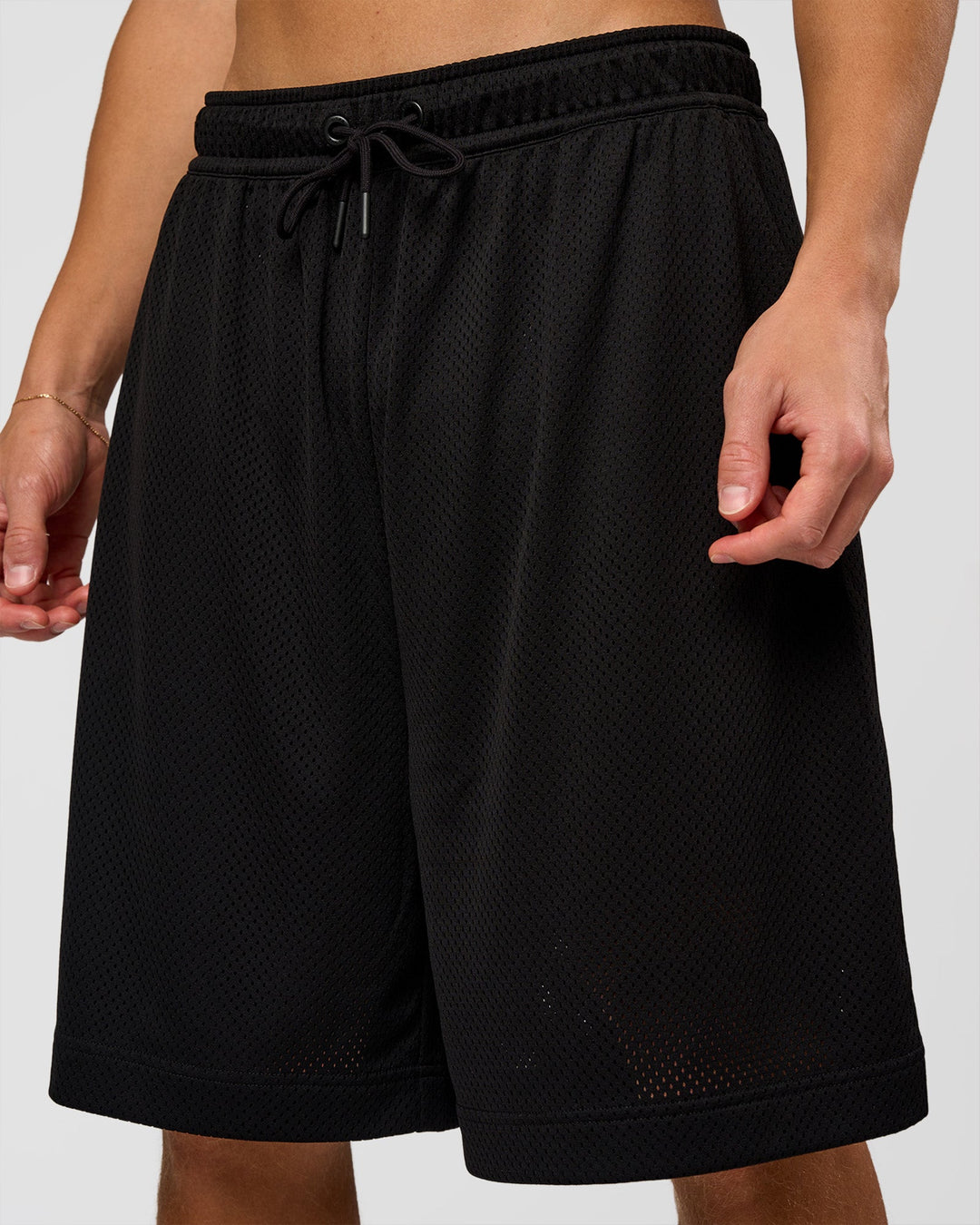 Man wearing AirCore Mesh 7" Short - Black | Model:Leandro | Size:M