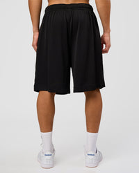 Man wearing AirCore Mesh 7" Short - Black | Model:Leandro | Size:M