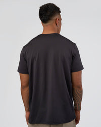 Man wearing AirTrack Tee - Black | Model:Daarian | Size:M