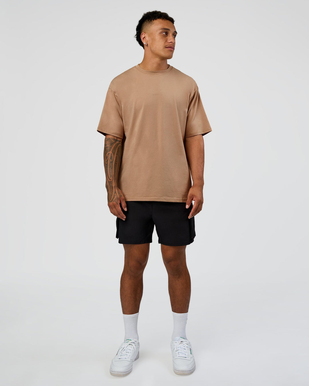 Man wearing Base FLXCotton Tee Oversized - Warm Smoke | Model:Daarian | Size:M