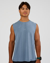 Man wearing Base FLXCotton Tank Regular Fit -8cm - Elemental Blue Washed | Model:George | Size:M | Thumbnail Index: 0