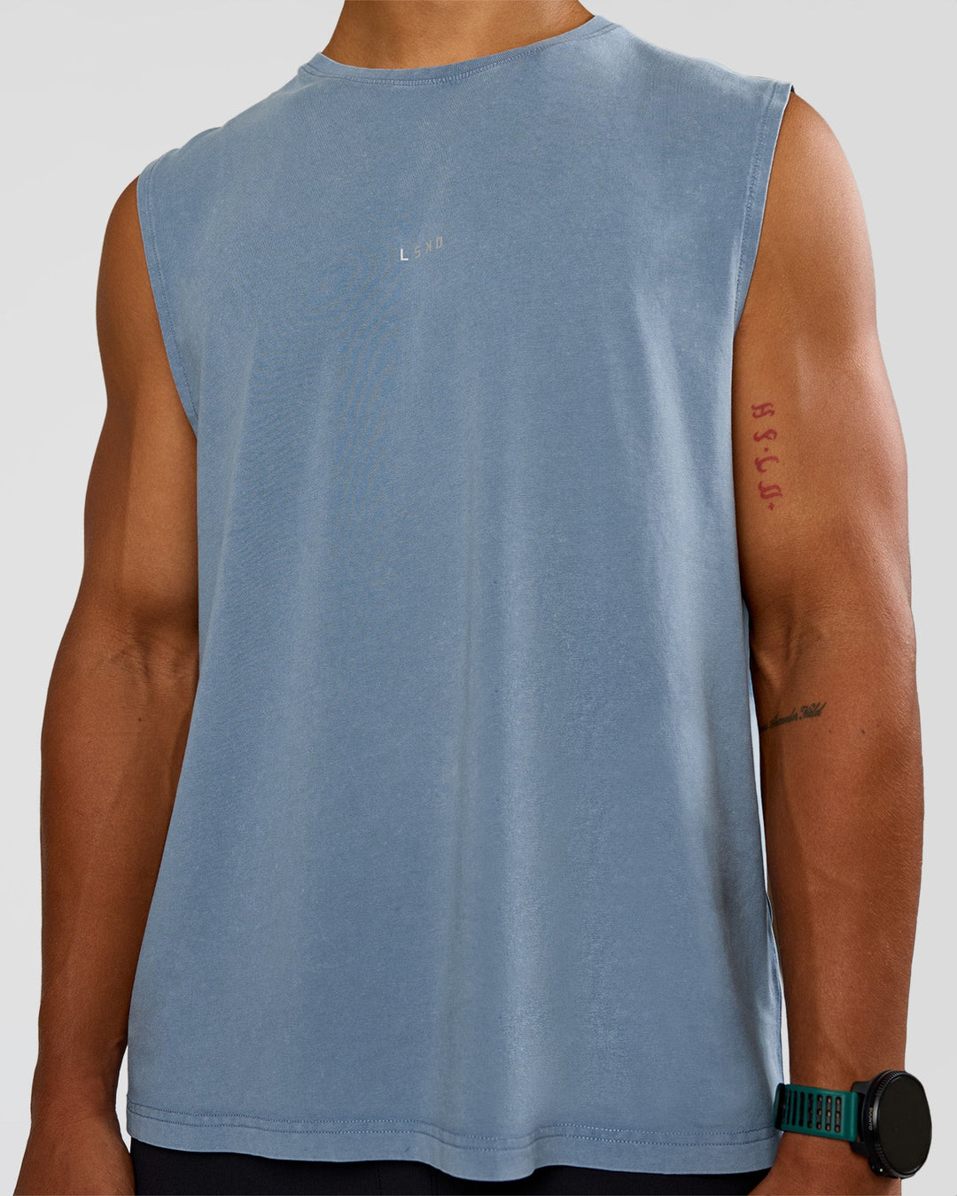 Man wearing Base FLXCotton Tank Regular Fit -8cm - Elemental Blue Washed | Model:George | Size:M - view 3