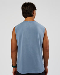 Man wearing Base FLXCotton Tank Regular Fit -8cm - Elemental Blue Washed | Model:George | Size:M | Thumbnail Index: 4