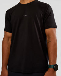 Man wearing Base FLXCotton Tee Regular Fit -8cm - Black | Model:George | Size:M