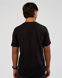 Man wearing Base FLXCotton Tee Regular Fit -8cm - Black | Model:George | Size:M