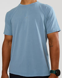 Man wearing Base FLXCotton Tee Regular Fit -8cm  - Elemental Blue Washed | Model:George | Size:M