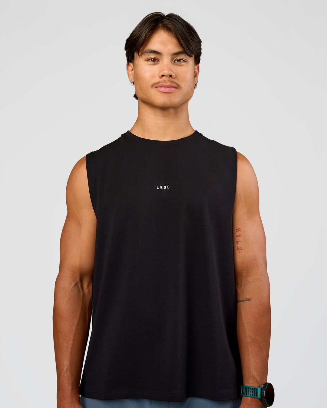 Man wearing Base Heavyweight FLXCotton Tank Regular Fit -8cm - Black | Model:George | Size:M