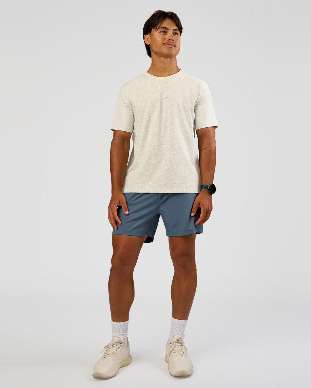 Man wearing Base Heavyweight FLXCotton Tee Regular Fit -8cm - Silver Marl | Model:George | Size:M