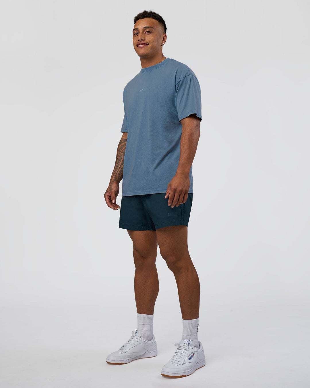 Man wearing Daily 5" Short - Night Sea | Model:Daarian | Size:M