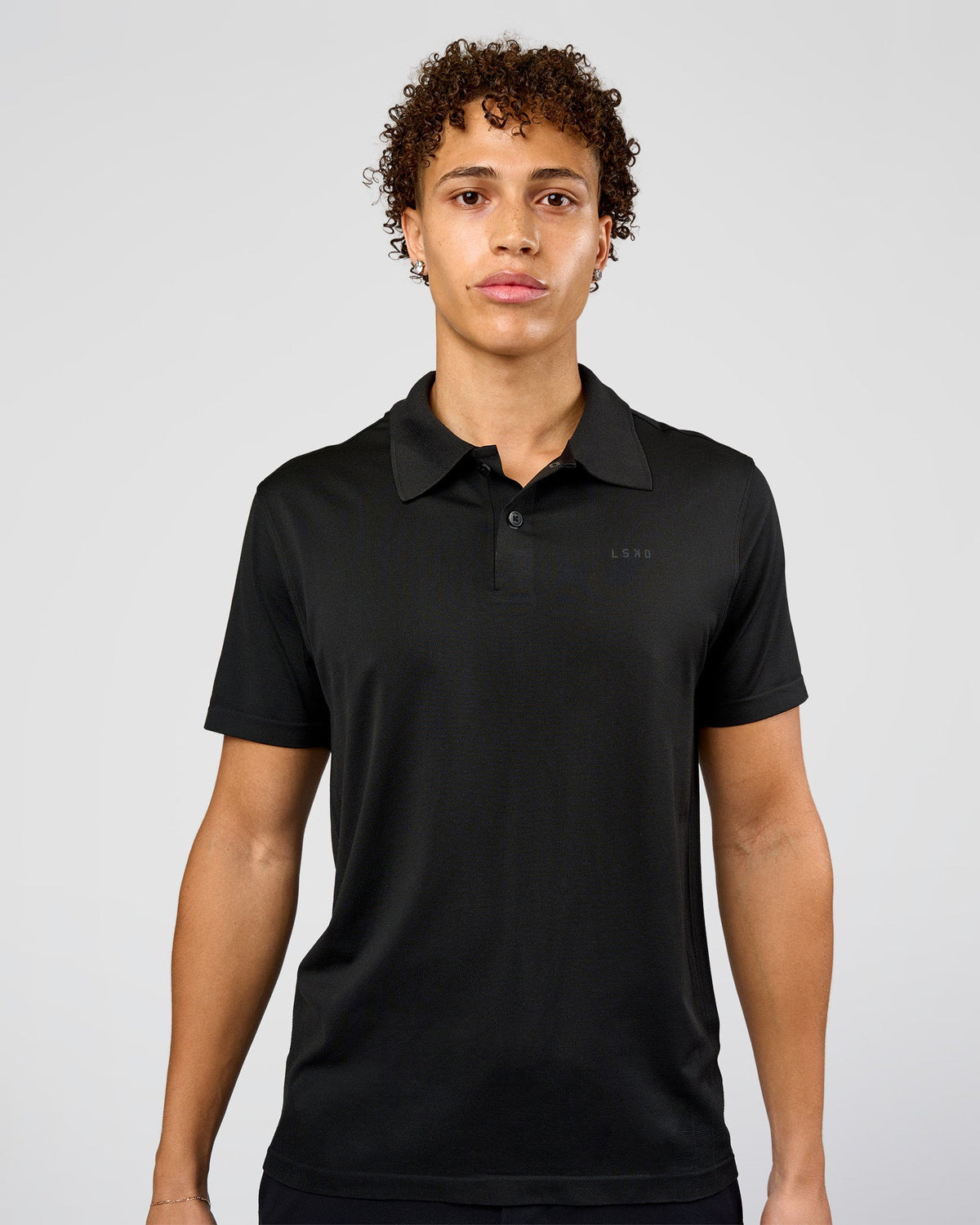Man wearing Drive Seamless Polo - Black | Model:Leandro | Size:M