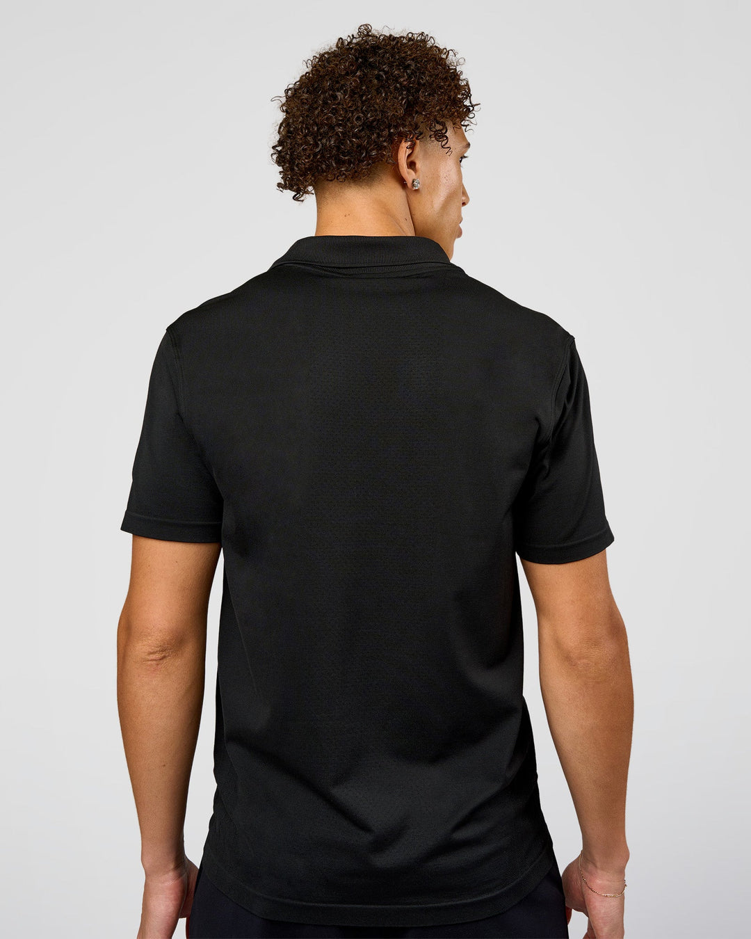 Man wearing Drive Seamless Polo - Black | Model:Leandro | Size:M