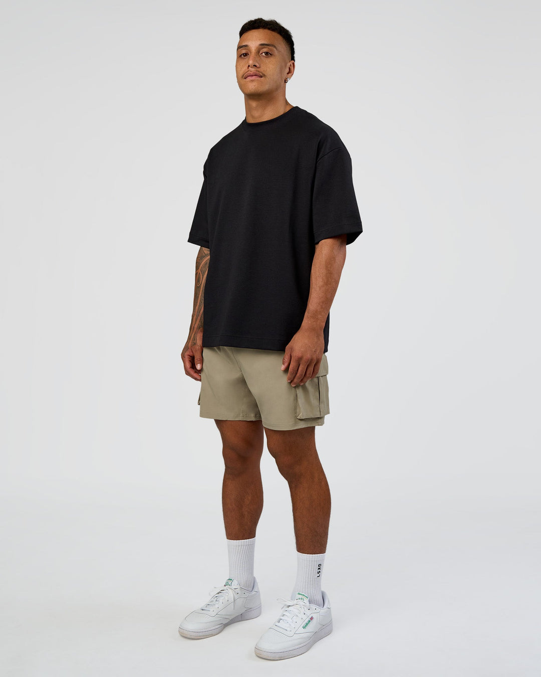Man wearing Energy Stretch 6" Performance Cargo Short - Laurel Oak | Model:Daarian | Size:M