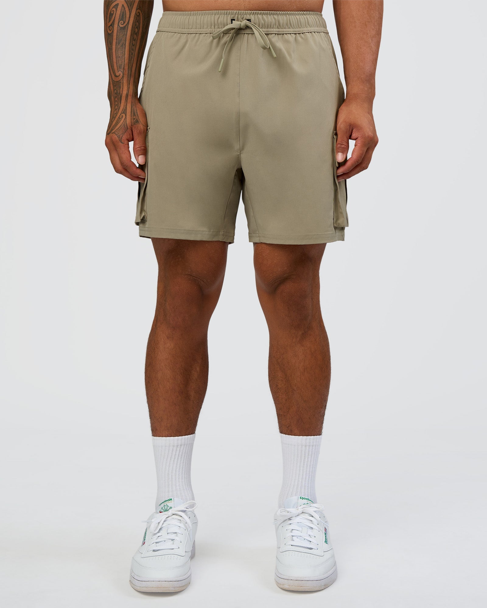 Man wearing Energy Stretch 6" Performance Cargo Short - Laurel Oak | Model:Daarian | Size:M