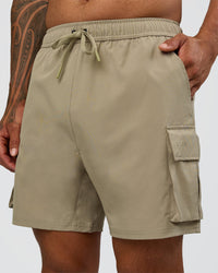 Man wearing Energy Stretch 6" Performance Cargo Short - Laurel Oak | Model:Daarian | Size:M