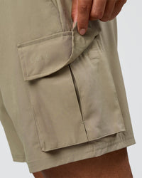 Man wearing Energy Stretch 6" Performance Cargo Short - Laurel Oak | Model:Daarian | Size:M