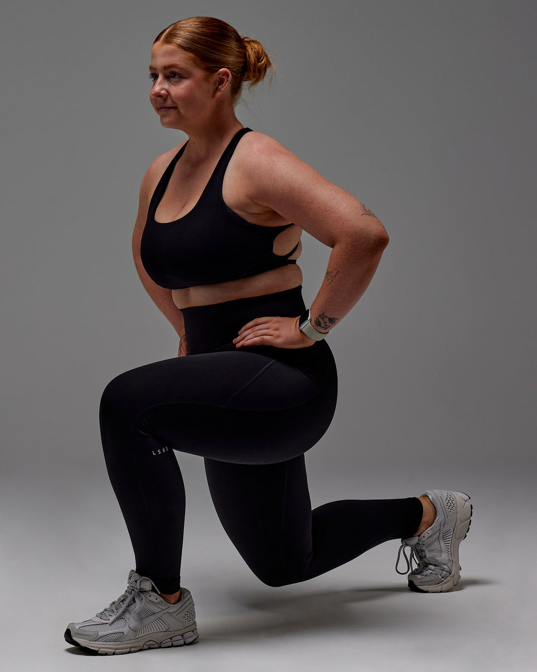 Woman wearing Fusion Ultra High-Rise Full Length Legging Pockets - Black | Model:Caity | Size:M