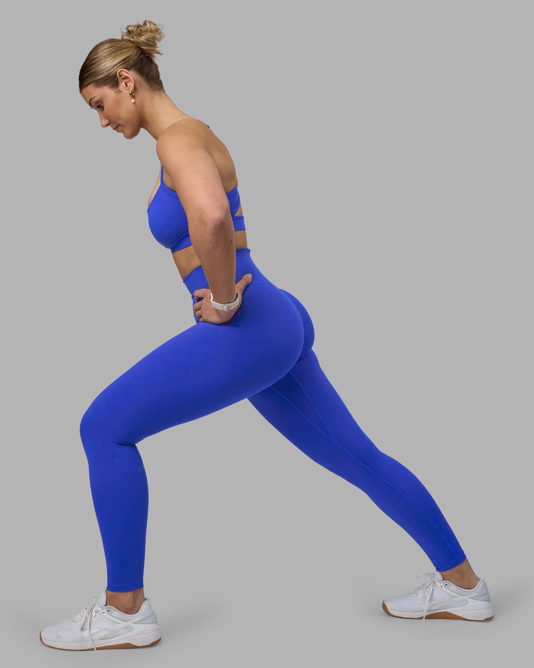 Woman wearing Fusion Ultra High-Rise Full Length Legging - Power Cobalt | Model:Amy | Size:M