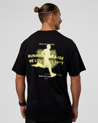 Man wearing High Run FLXCotton Oversized Tee - Black-Yellow Fizz | Model:Jaiden | Size:M