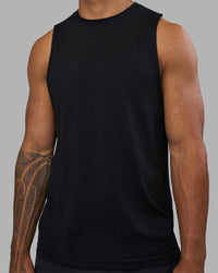 Man wearing AeroFLX+ Seamless Muscle Tank - Black Marl | Model:Daarian | Size:M