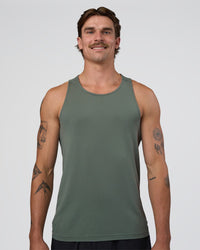 Man wearing AeroFLX+ Seamless Tank - Graphite/Graphite | Model:Konnor | Size:M