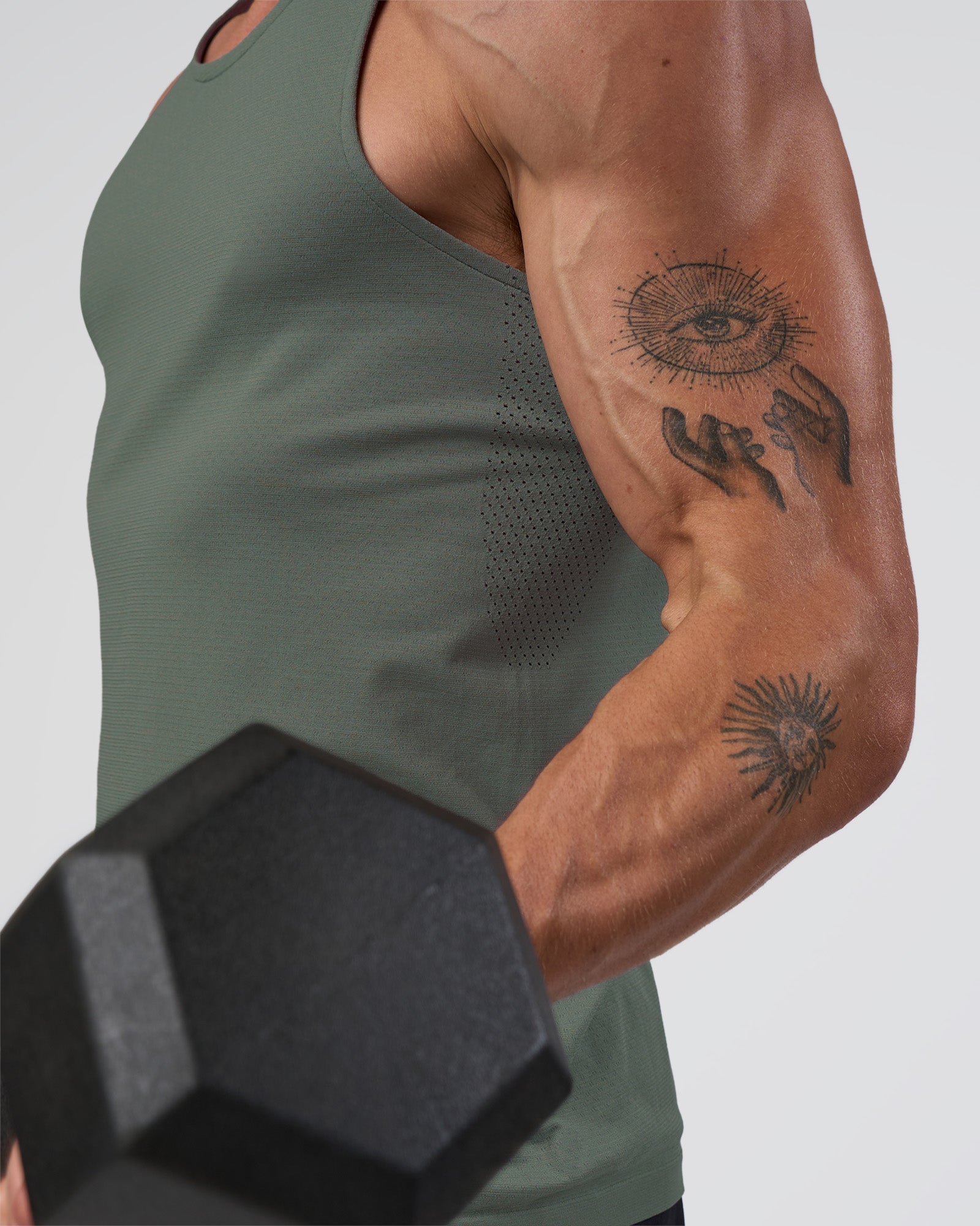 Man wearing AeroFLX+ Seamless Tank - Graphite/Graphite | Model:Konnor | Size:M
