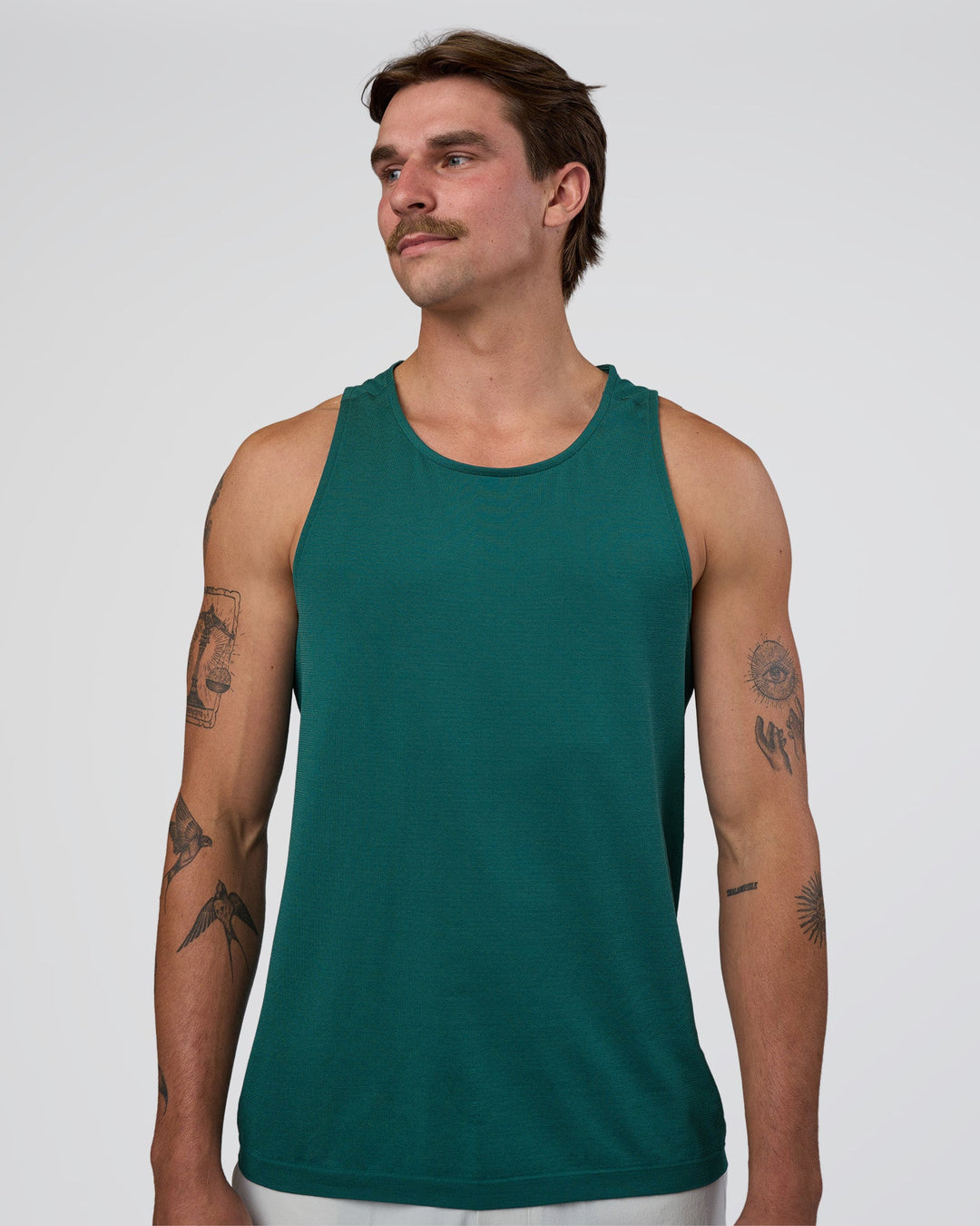 Man wearing AeroFLX+ Seamless Tank - Transformative Teal/Transformative Teal | Model:Konnor | Size:M