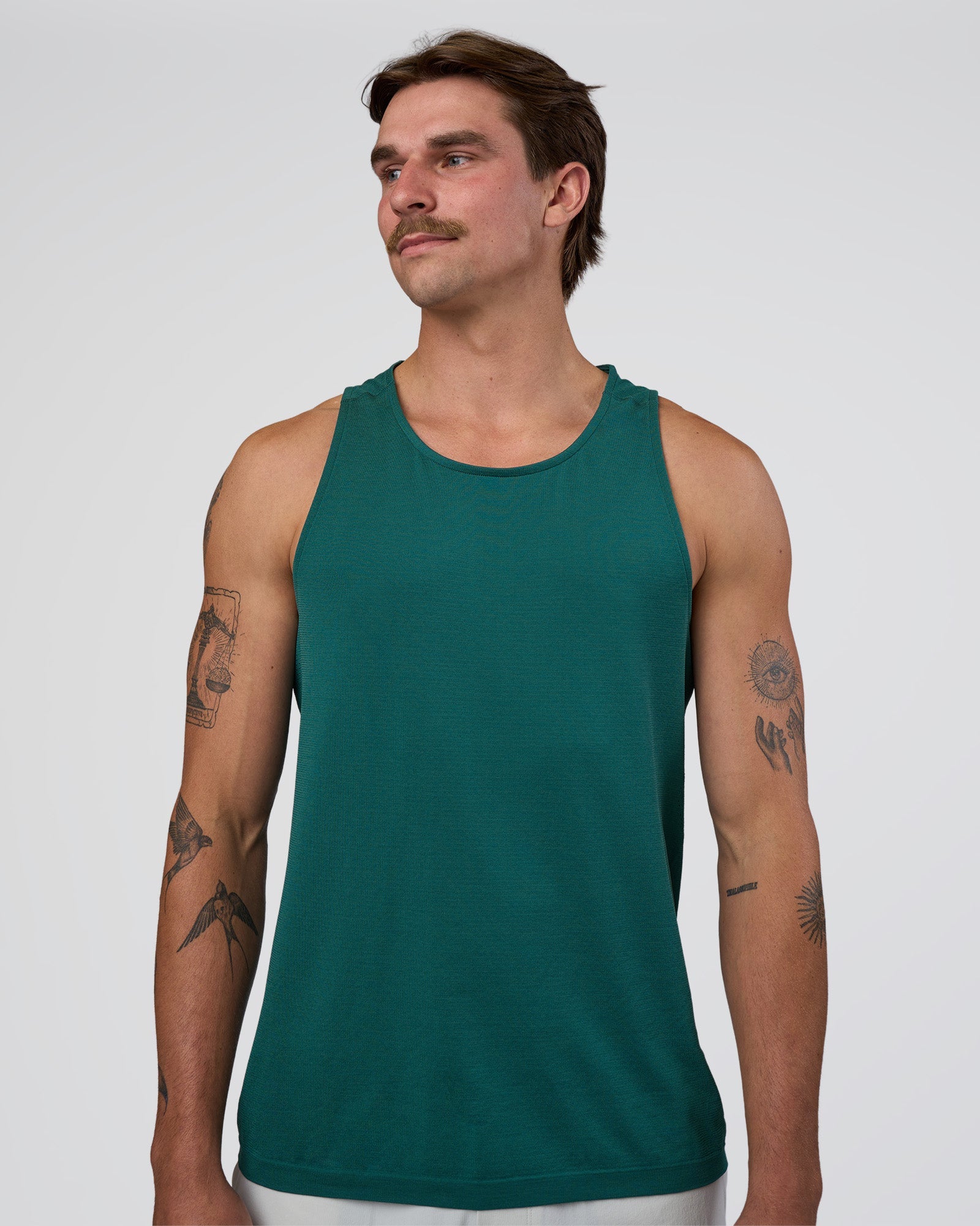 Man wearing AeroFLX+ Seamless Tank - Transformative Teal/Transformative Teal | Model:Konnor | Size:M