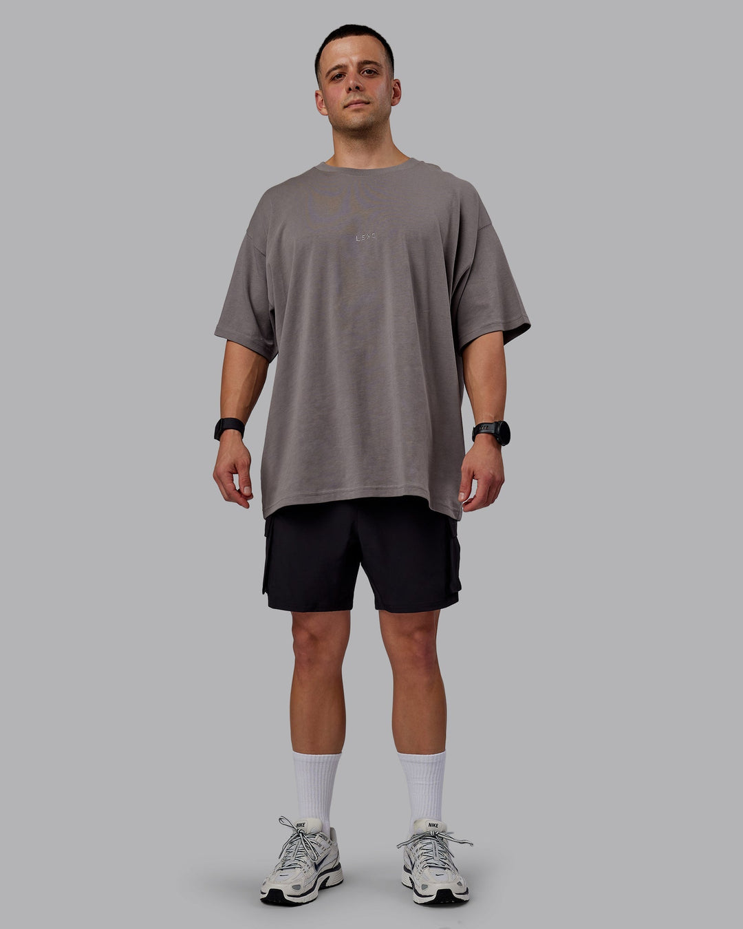 Man wearing MVP Heavyweight Tee Oversize - Storm Front