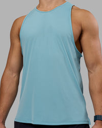 Man wearing Pace Running Tank - Retro Blue | Model:Jaiden | Size:M
