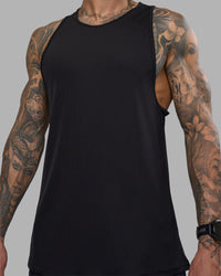 Man wearing Pace Running Tank - Black | Model:Tommy | Size:M