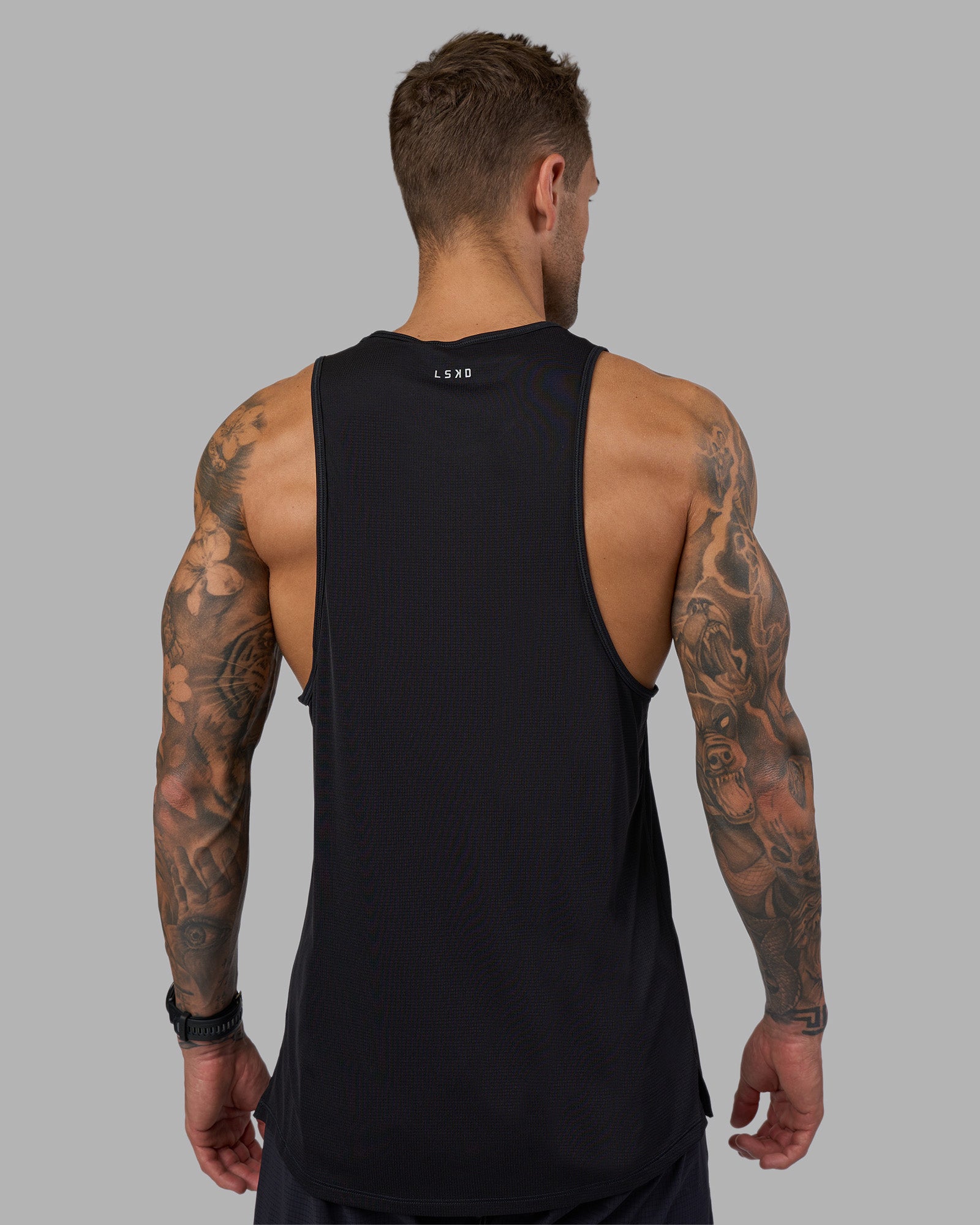 Man wearing Pace Running Tank - Black | Model:Tommy | Size:M