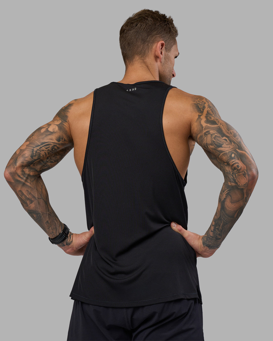 Man wearing Pace Running Tank - Black | Model:Tommy | Size:M