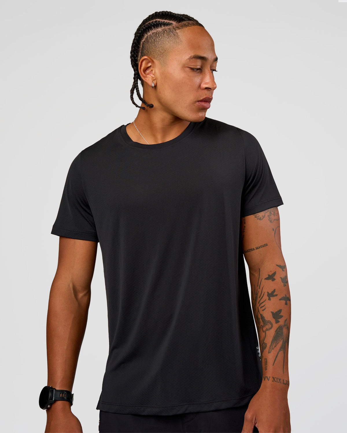 Man wearing Rep Training Tee - Black | Model:Malebo | Size:M