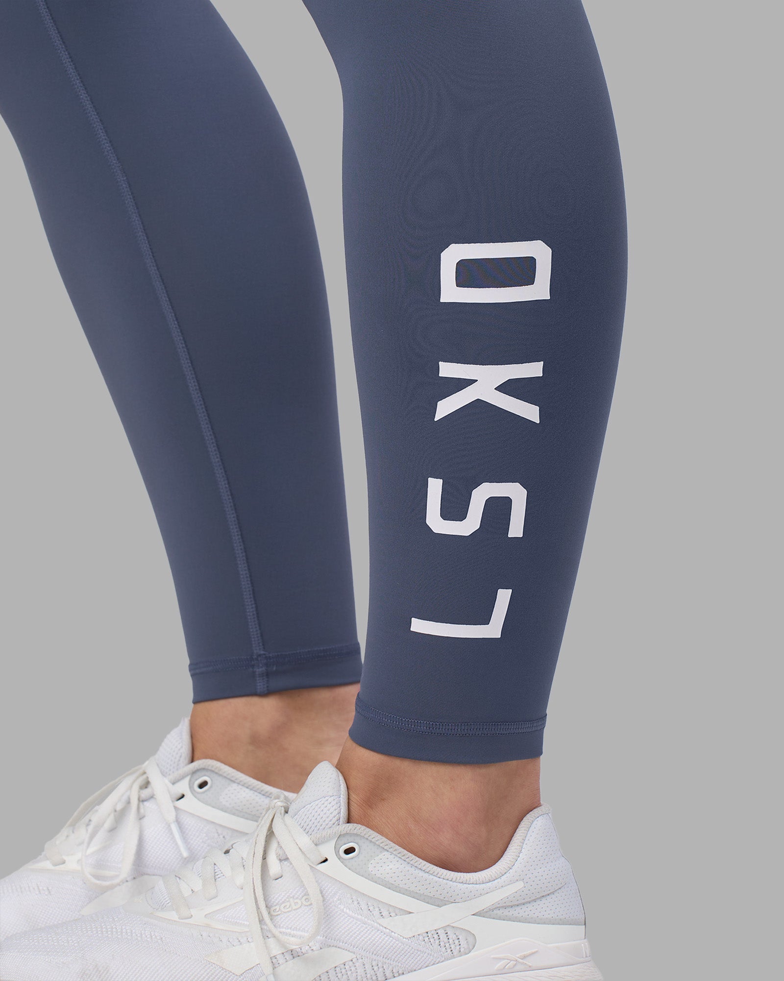 Woman wearing Rep Ultra High-Rise Full Length Legging Pockets - Night Shadow-White | Model:Amy | Size:M