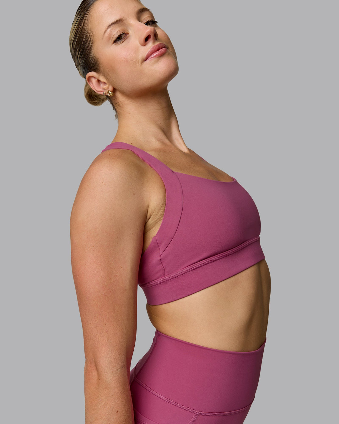 Woman wearing Advance Sports Bra - Mauve Haze