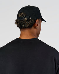 Man wearing All Day Cap in Black