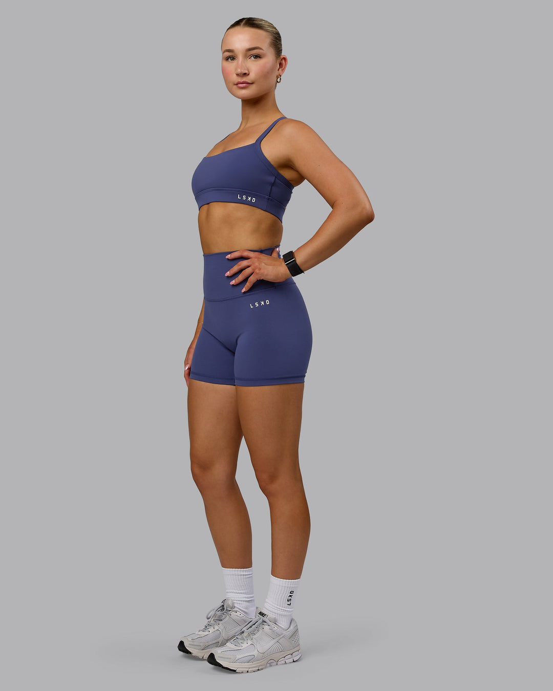 Woman wearing Base 2.0 X-Short Tights - Future Dusk