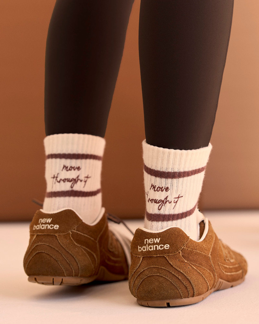CF Move Through Quarter Socks - Ivory-Hot Chocolate