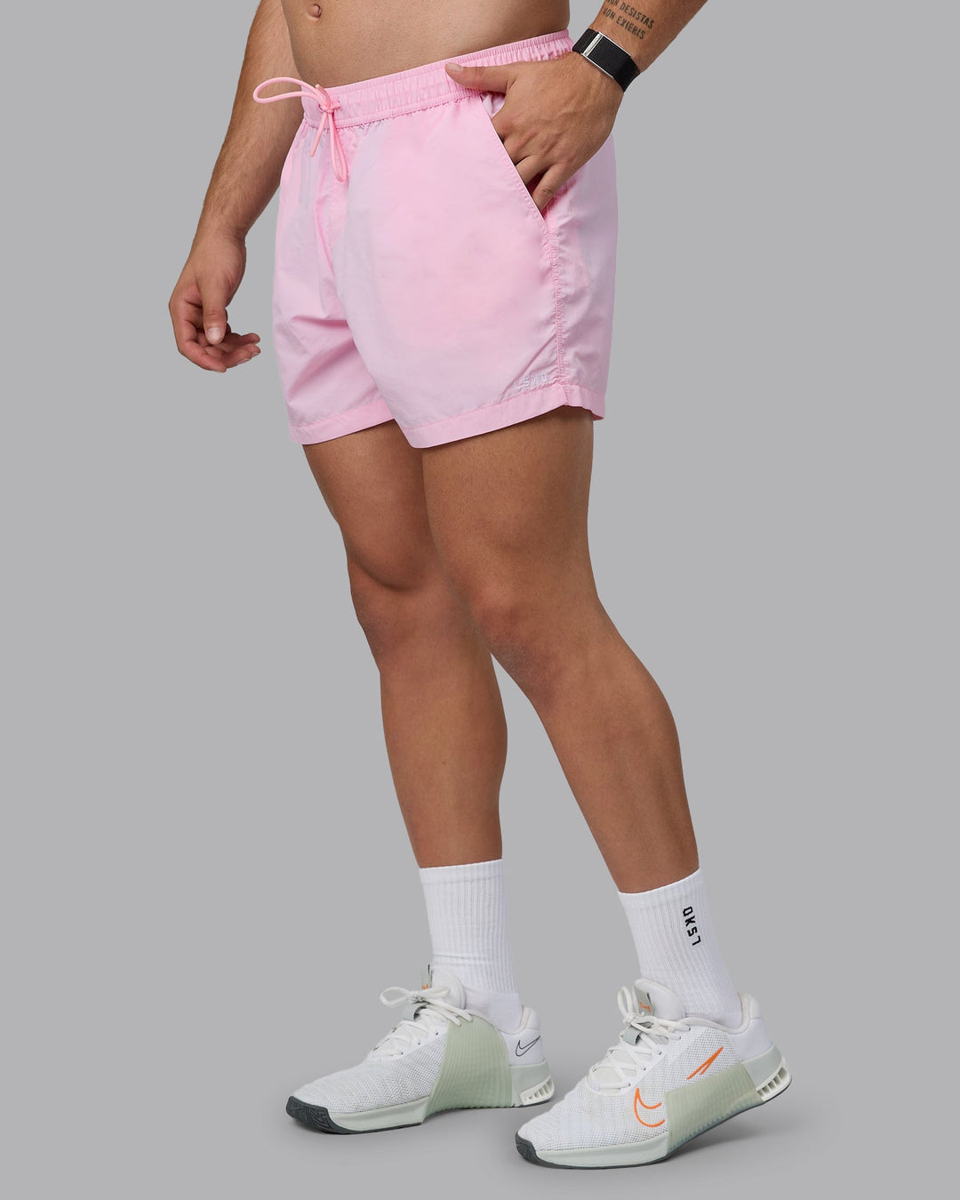 Man wearing Classic 5" Shorts - Pale Pink