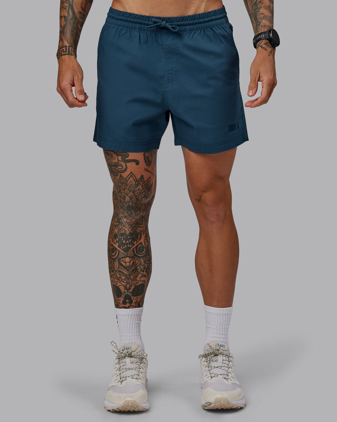 Man wearing Daily 5&quot; Shorts - Indigo