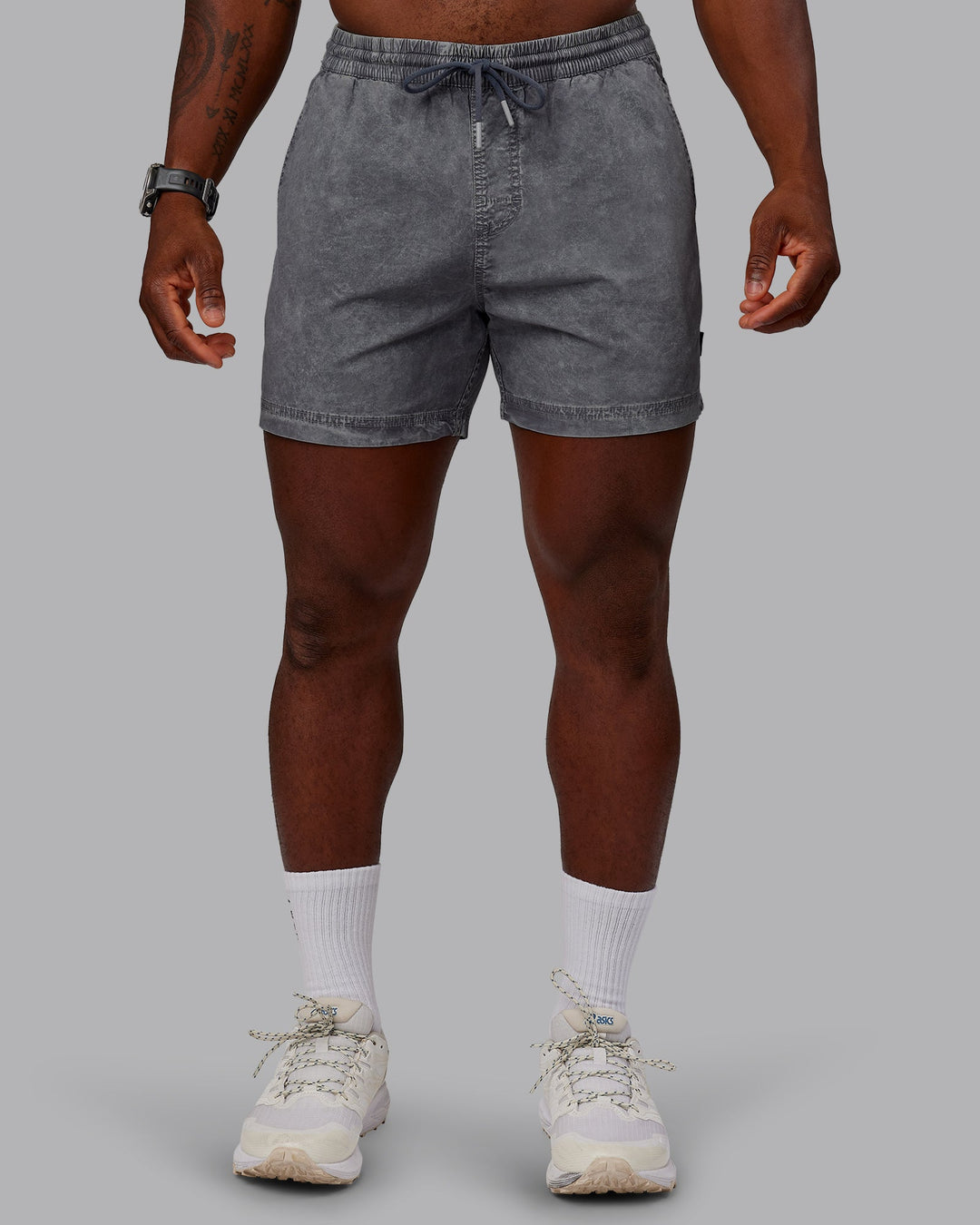 Man wearing Washed Daily 5&quot; Shorts - Circular Grey