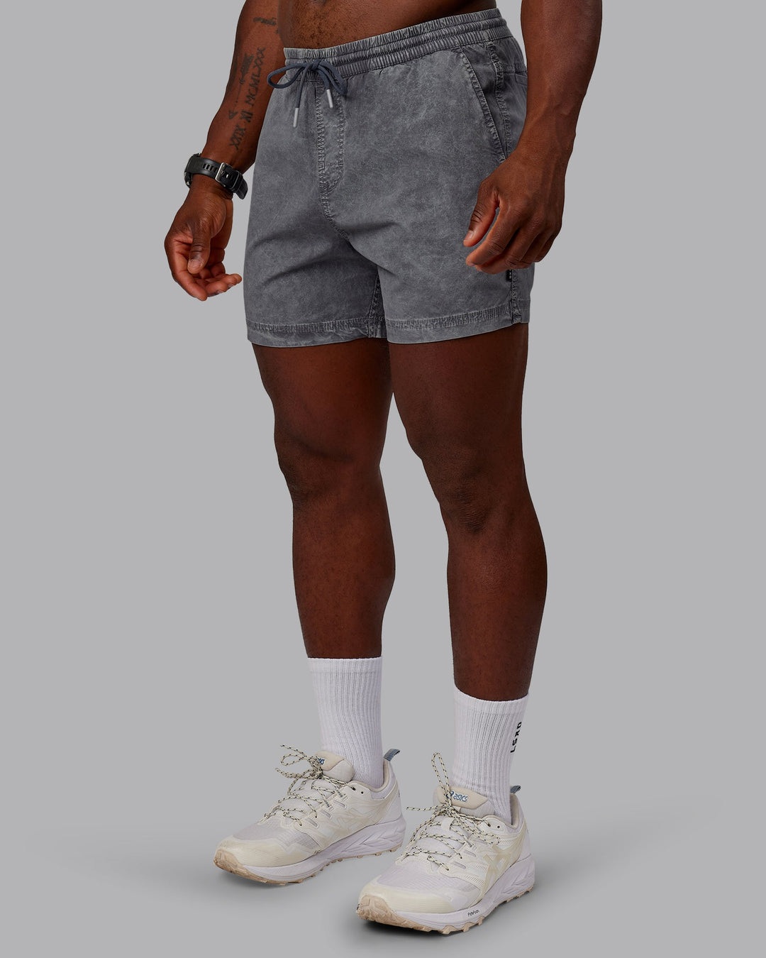 Man wearing Washed Daily 5&quot; Shorts - Circular Grey