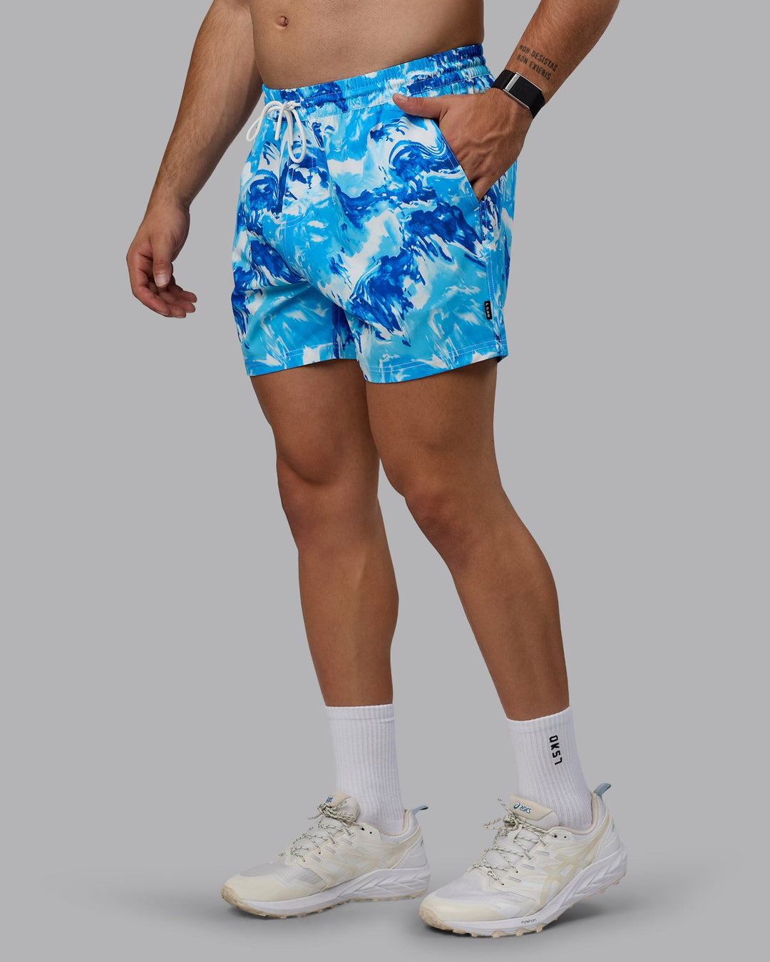 Man wearing Daily 5&quot; Swim Shorts - React Blue-Cockatoo