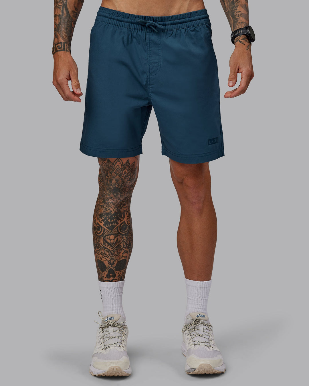 Man wearing Daily 7&quot; Shorts - Indigo