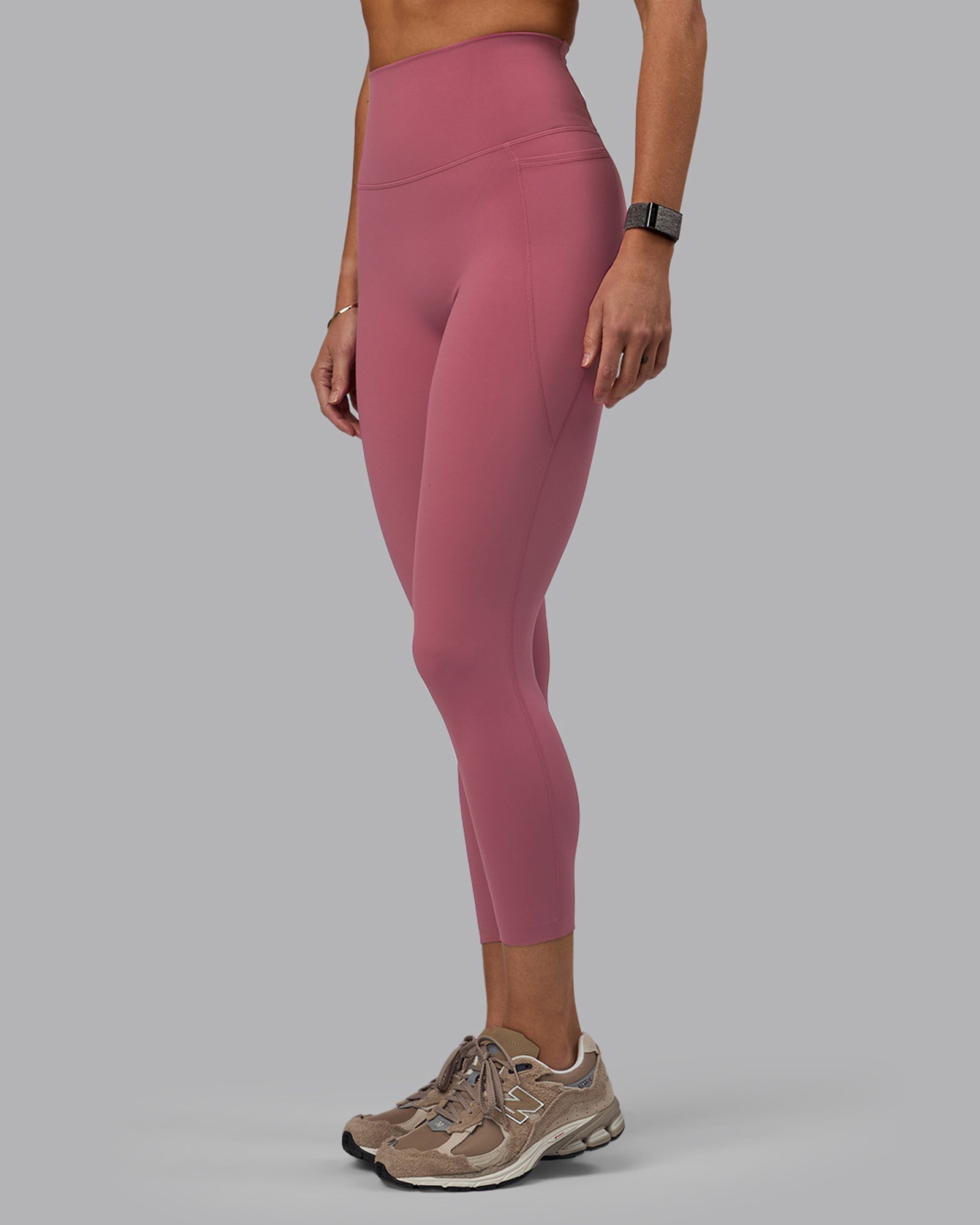 Woman wearing Elixir Ultra High-Rise 7/8 Legging Pockets - Mauve Haze
