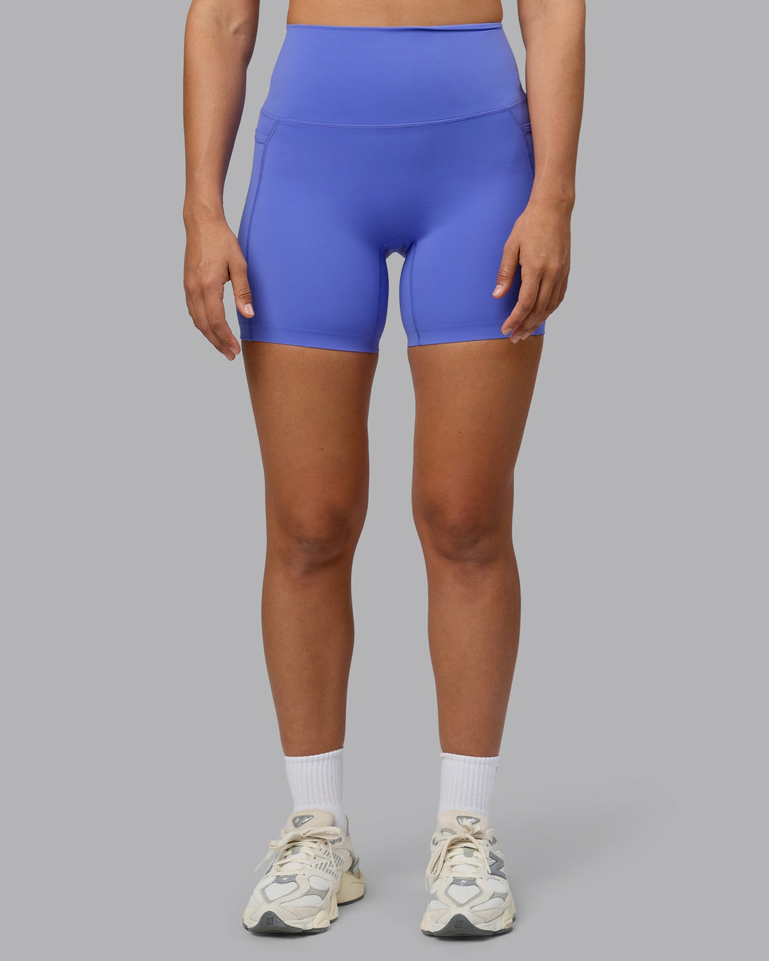 Woman wearing Elixir Mid Short Tights with Pockets - Baja Blue